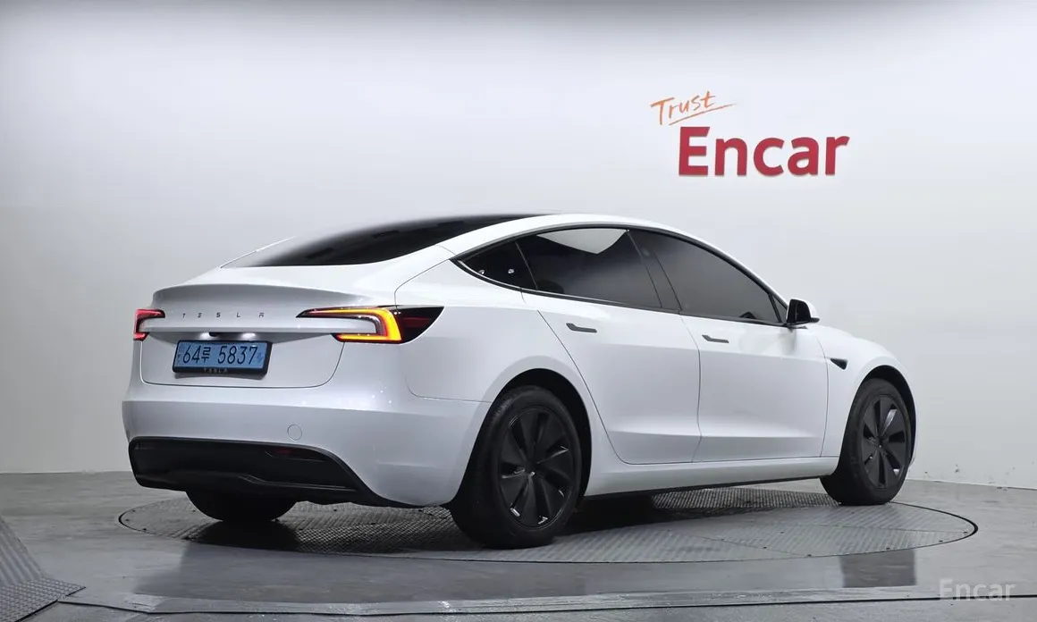 Фото 2 - Tesla Model 3