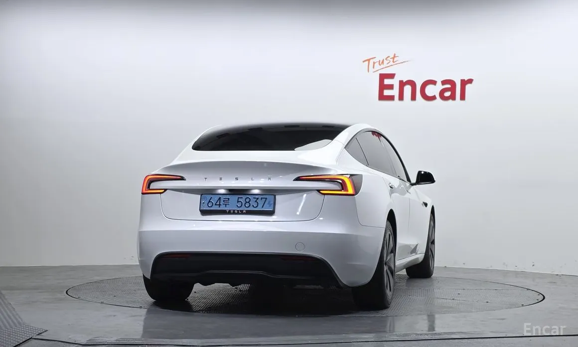 Фото 4 - Tesla Model 3