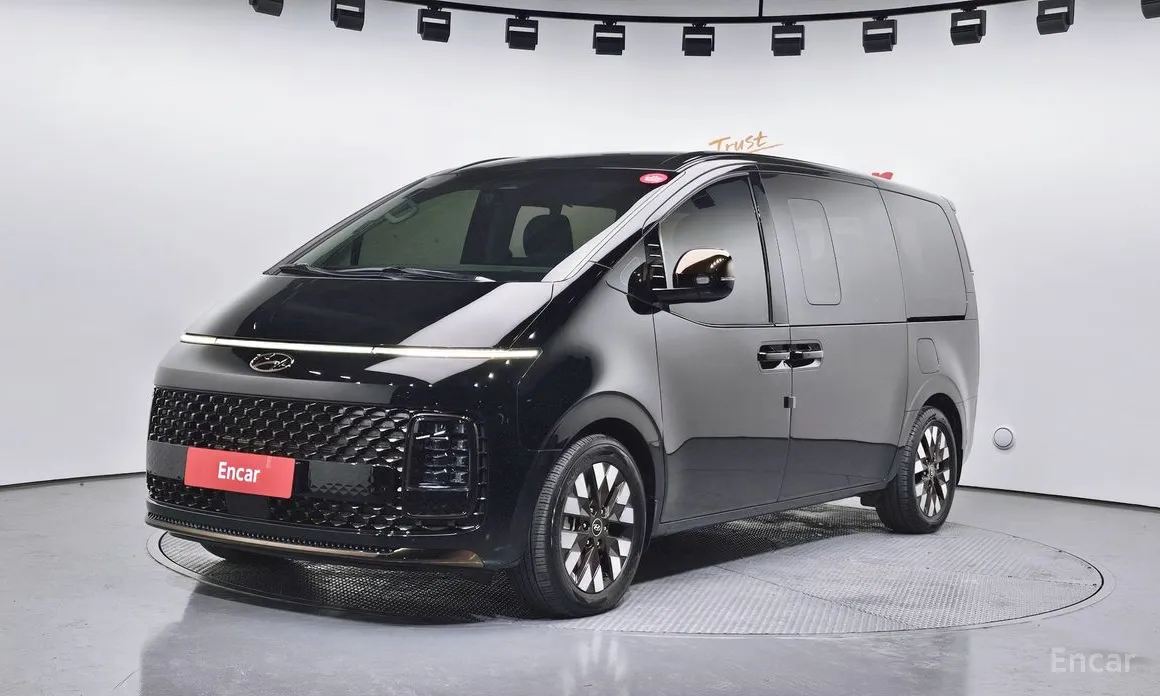 Фото 1 - Hyundai Staria