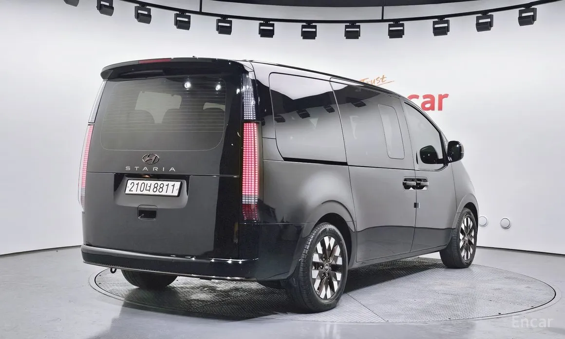 Фото 2 - Hyundai Staria