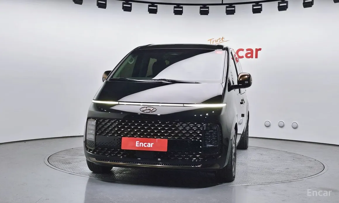 Фото 3 - Hyundai Staria