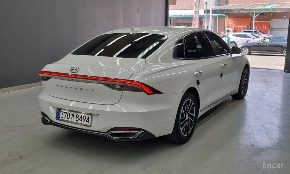 Photo 2 - Hyundai Grandeur