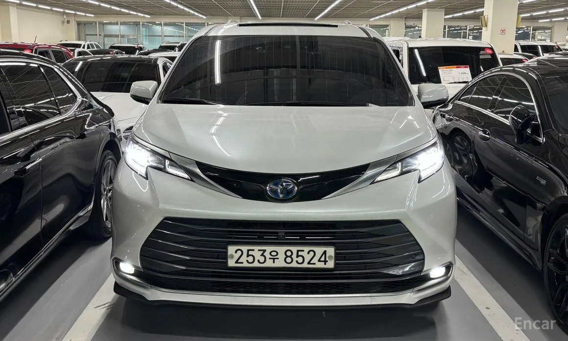 Photo 1 - Toyota Sienna