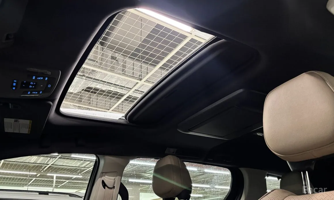 Photo 10 - Toyota Sienna