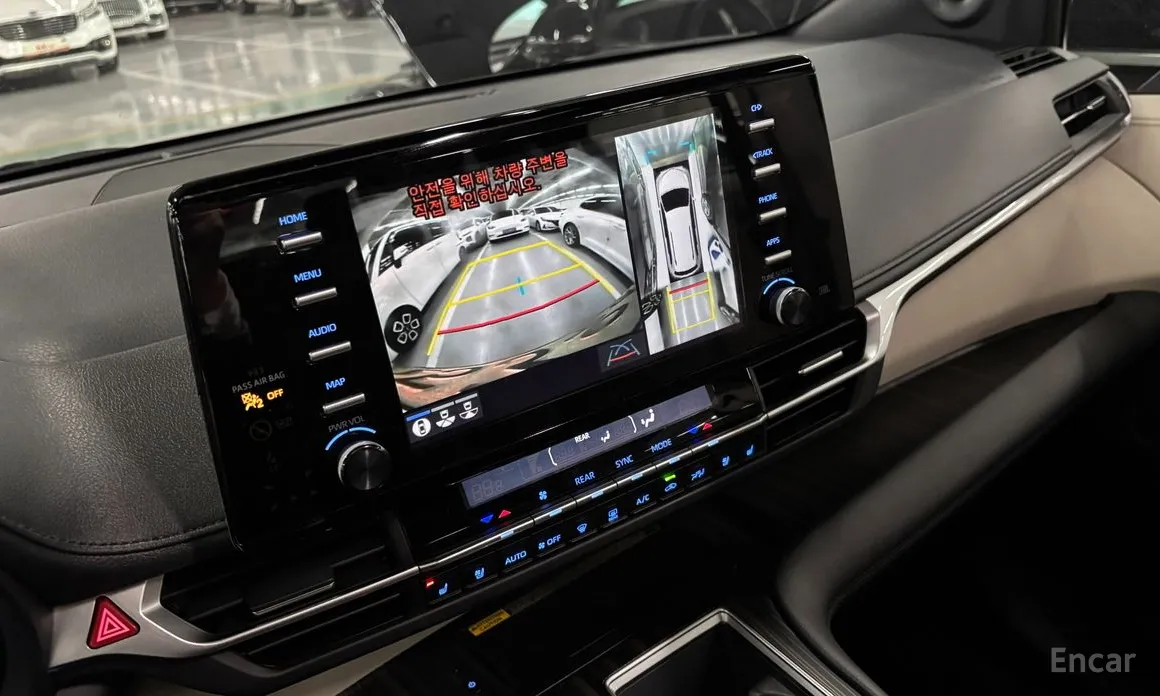 Photo 11 - Toyota Sienna