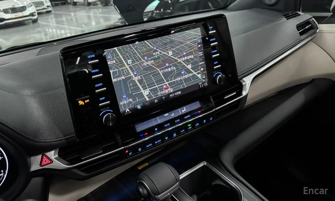 Photo 12 - Toyota Sienna