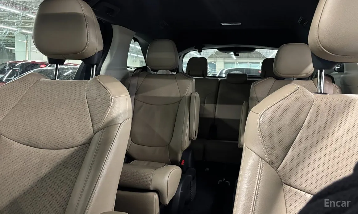 Photo 8 - Toyota Sienna