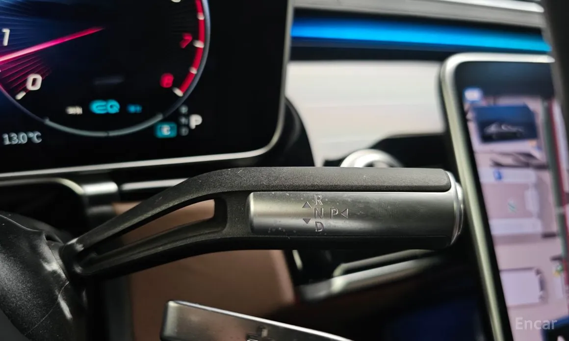 Photo 9 - Mercedes-Benz S-Class