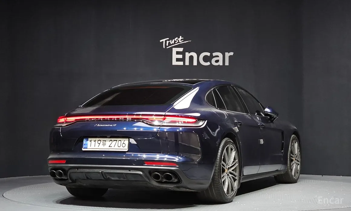 Фото 2 - Porsche Panamera