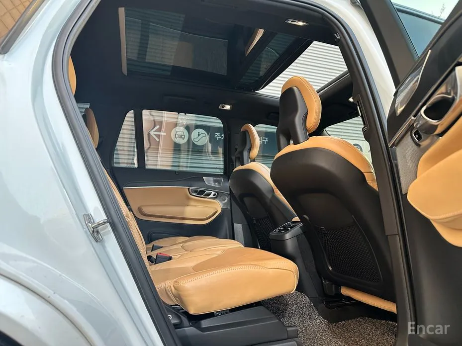 Фото 7 - Volvo XC90