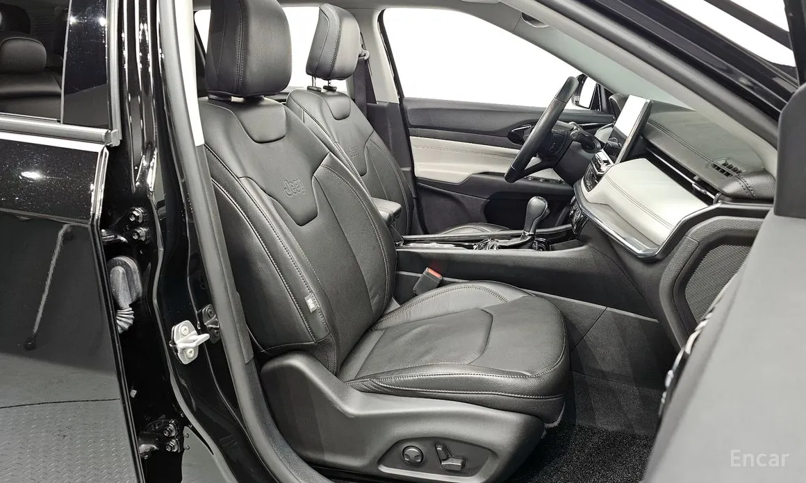 Фото 10 - Jeep Compass