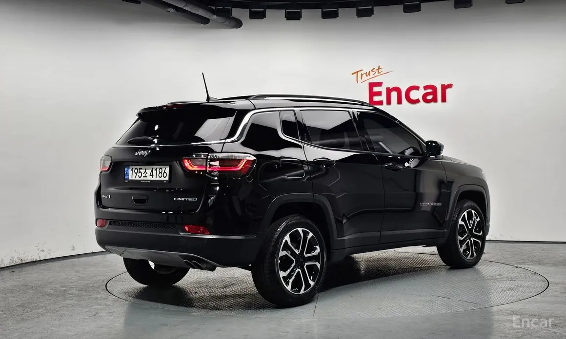 Фото 2 - Jeep Compass