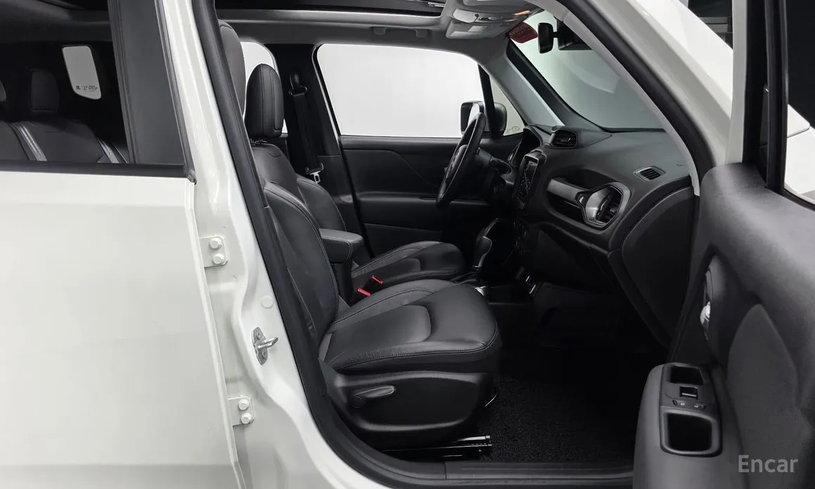 Фото 10 - Jeep Renegade