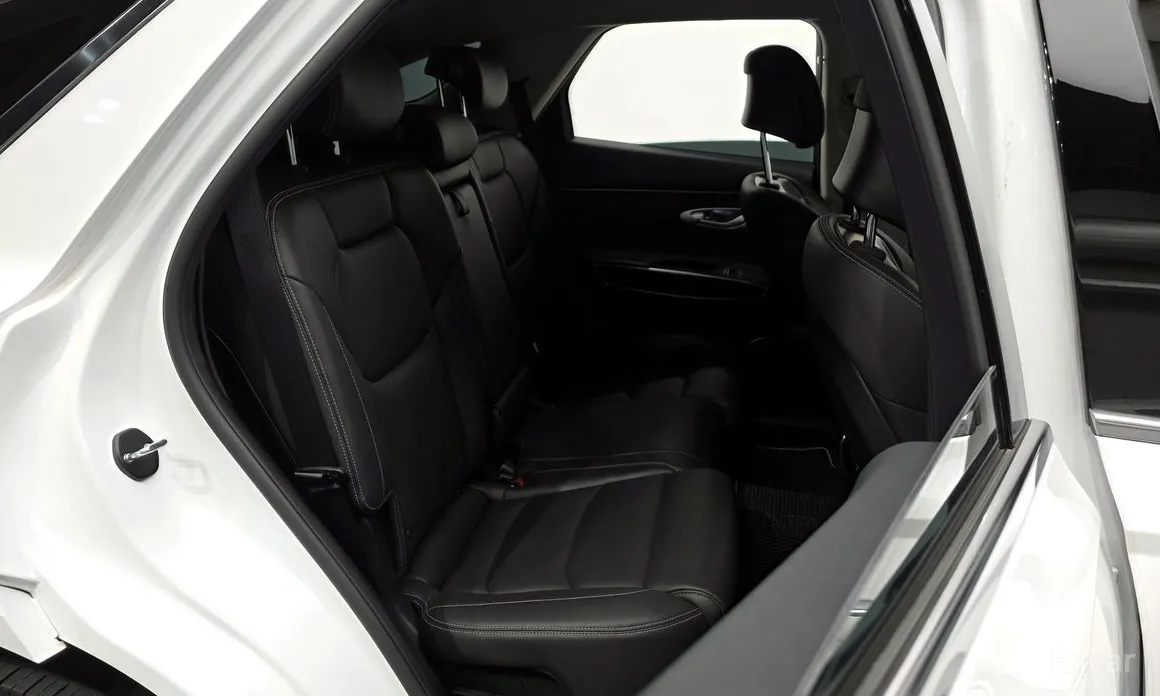 Фото 12 - Genesis GV70