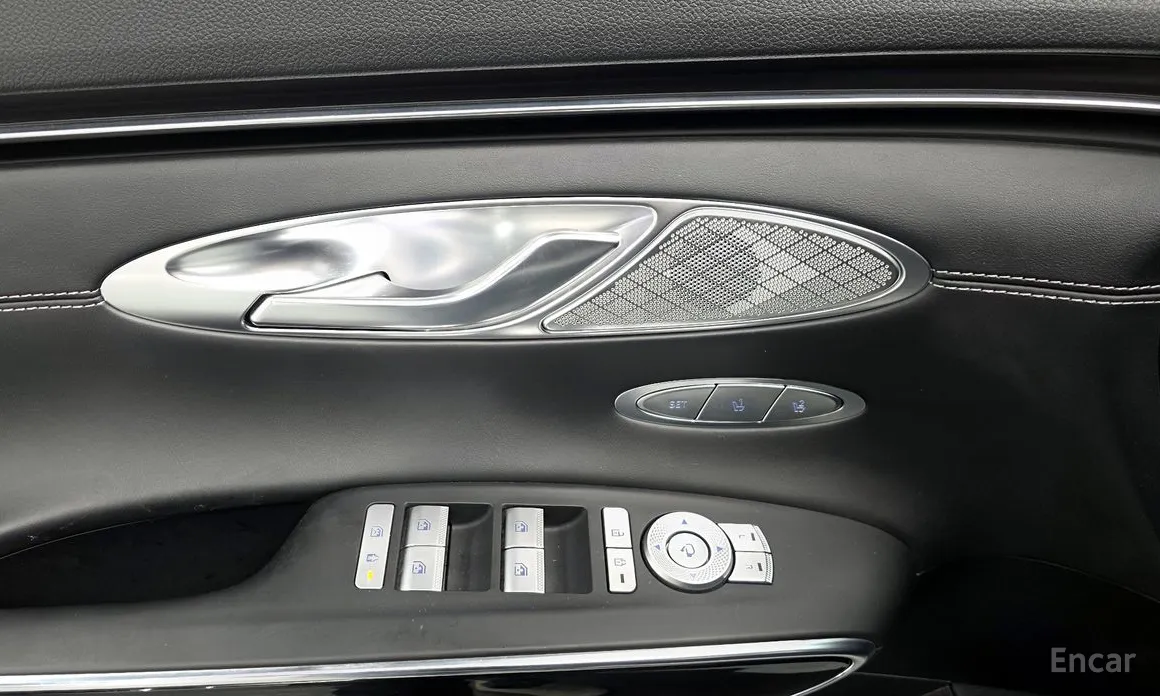 Фото 17 - Genesis GV70