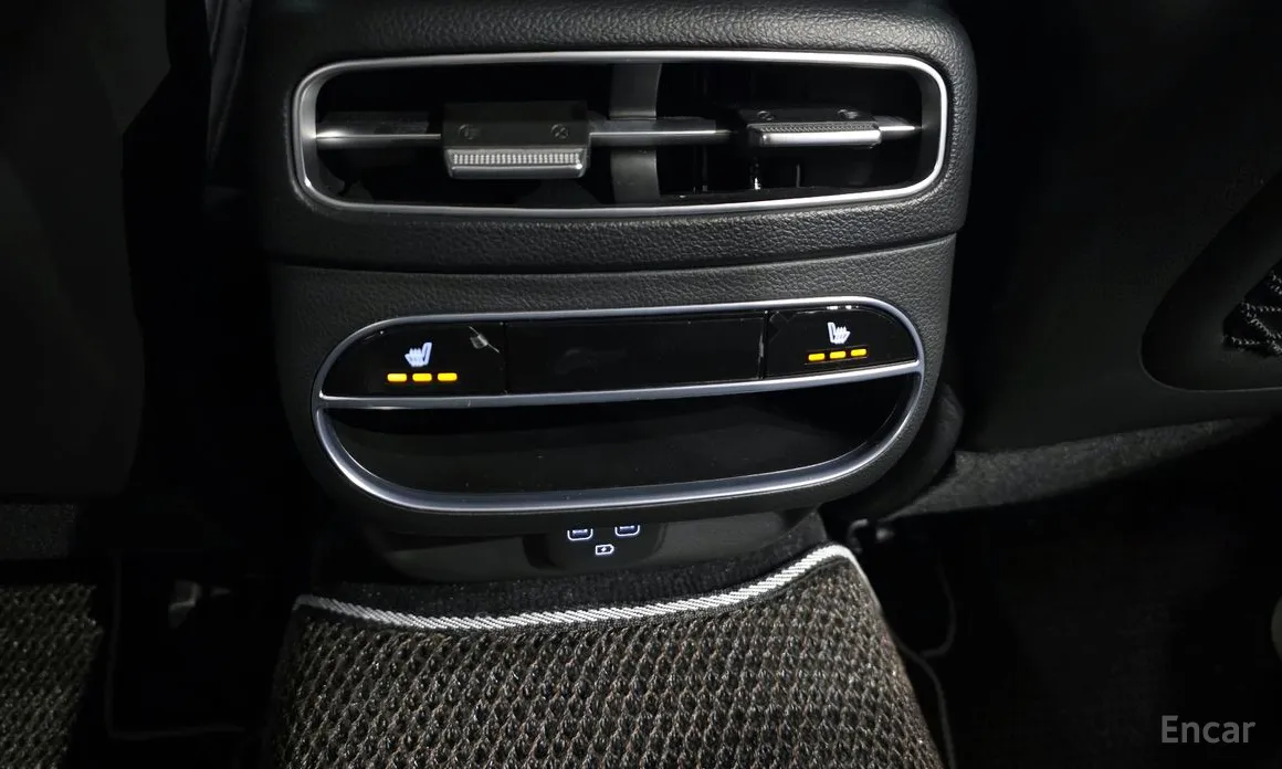 Фото 19 - Genesis GV70