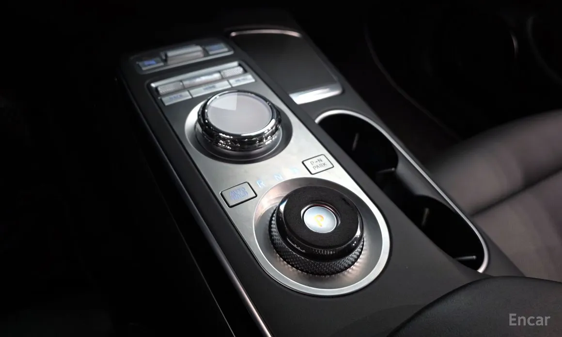 Фото 9 - Genesis GV70