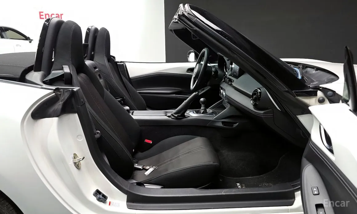 Фото 11 - Mazda MX-5 Miata