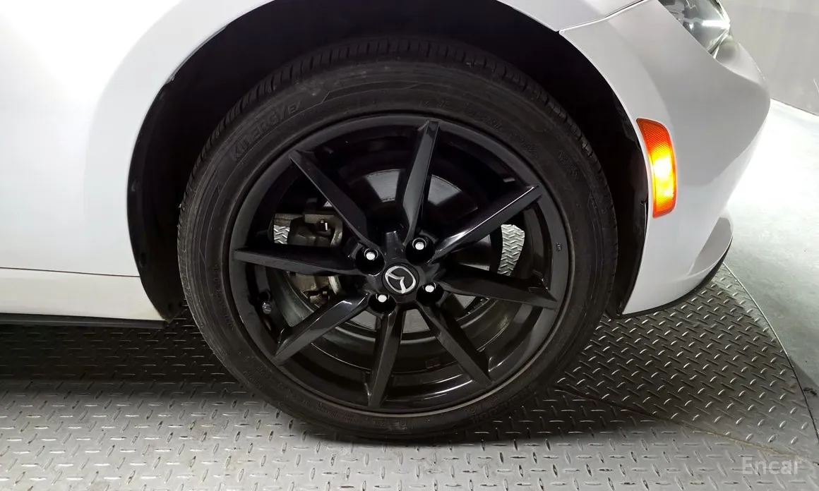 Фото 5 - Mazda MX-5 Miata