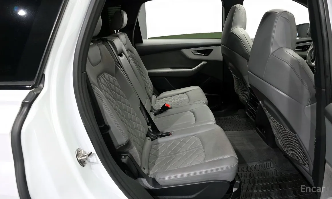 Фото 12 - Audi Q7