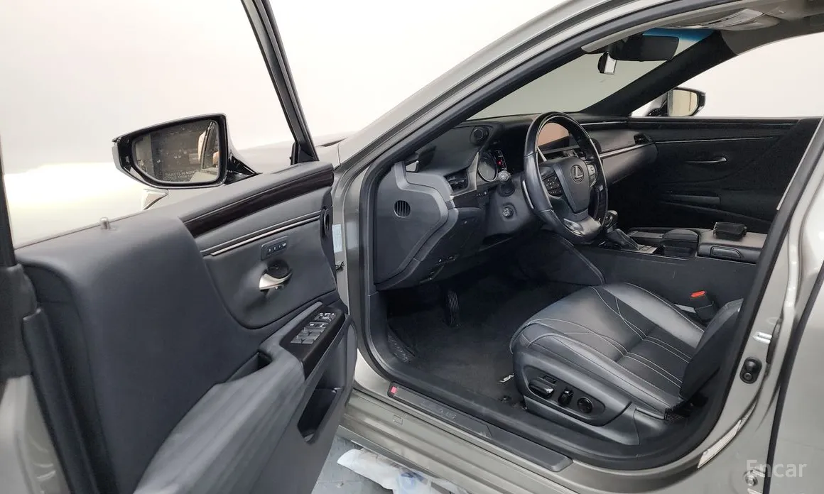 Фото 10 - Lexus ES