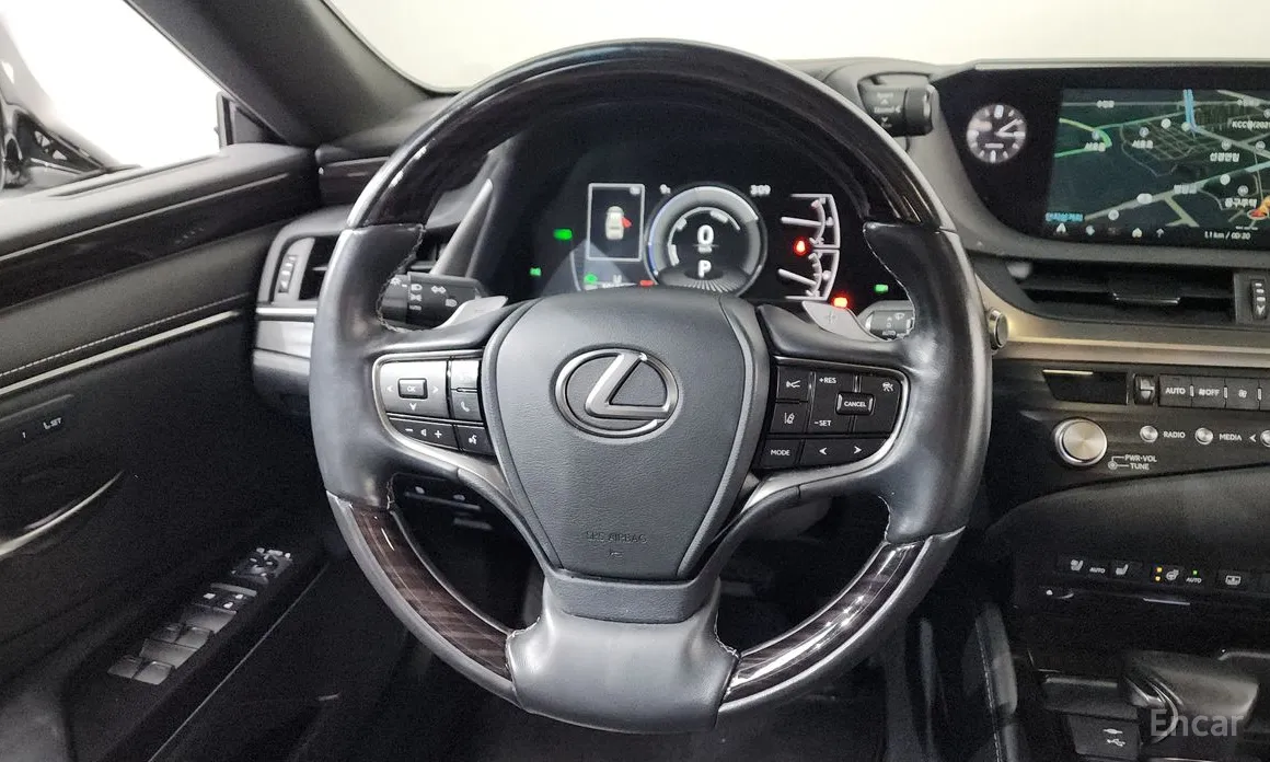 Фото 13 - Lexus ES