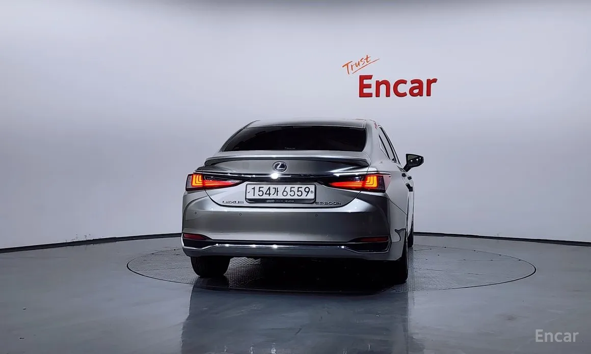 Фото 4 - Lexus ES