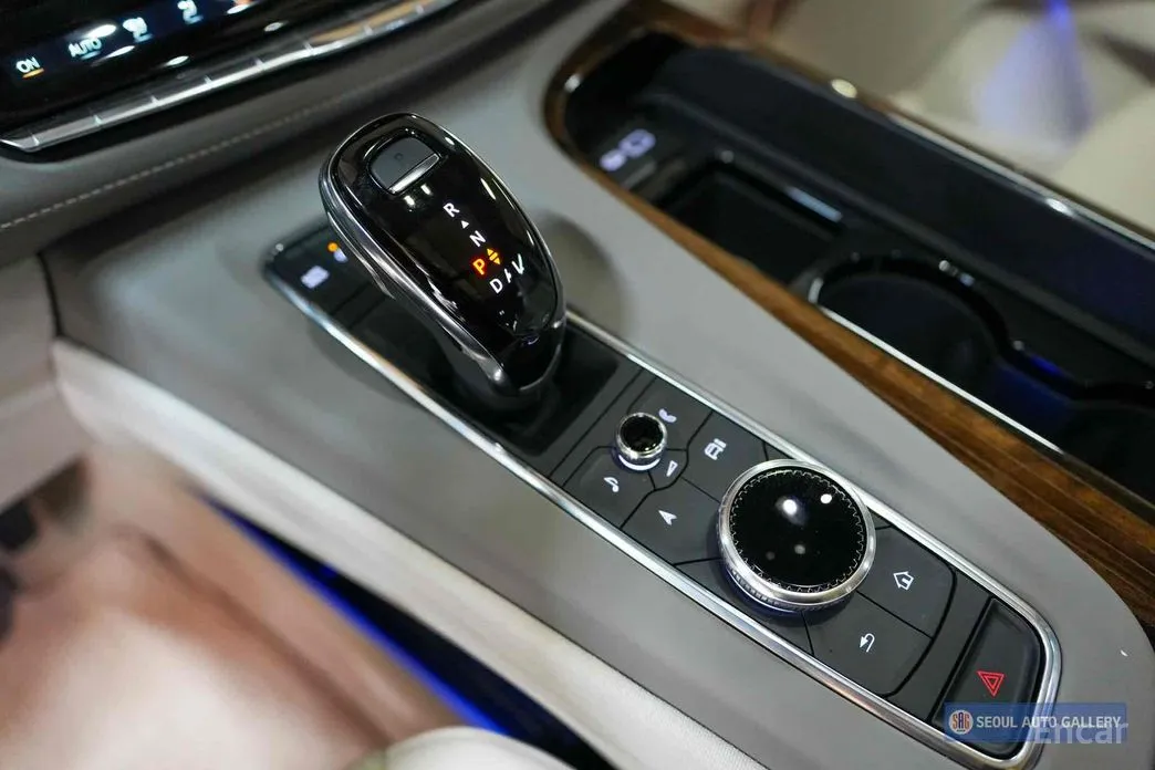 Фото 13 - Cadillac Escalade