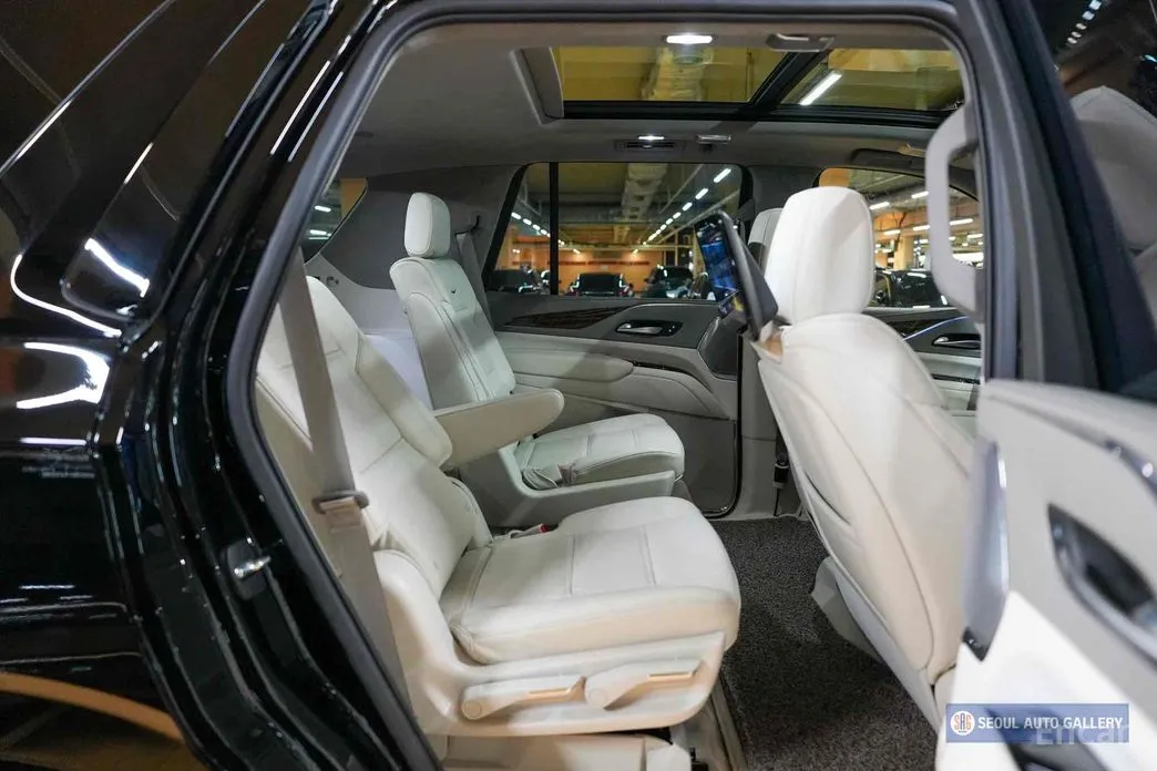 Фото 8 - Cadillac Escalade