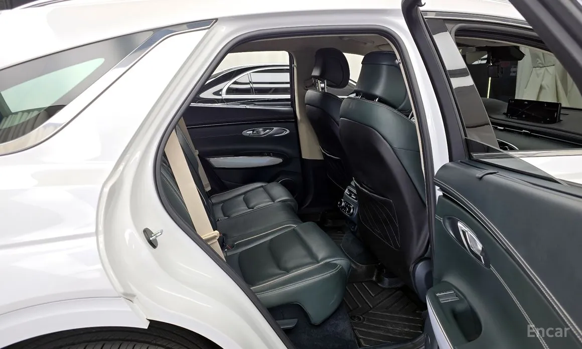 Фото 12 - Genesis GV70