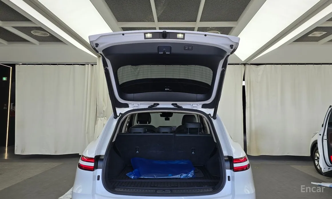 Фото 20 - Genesis GV70