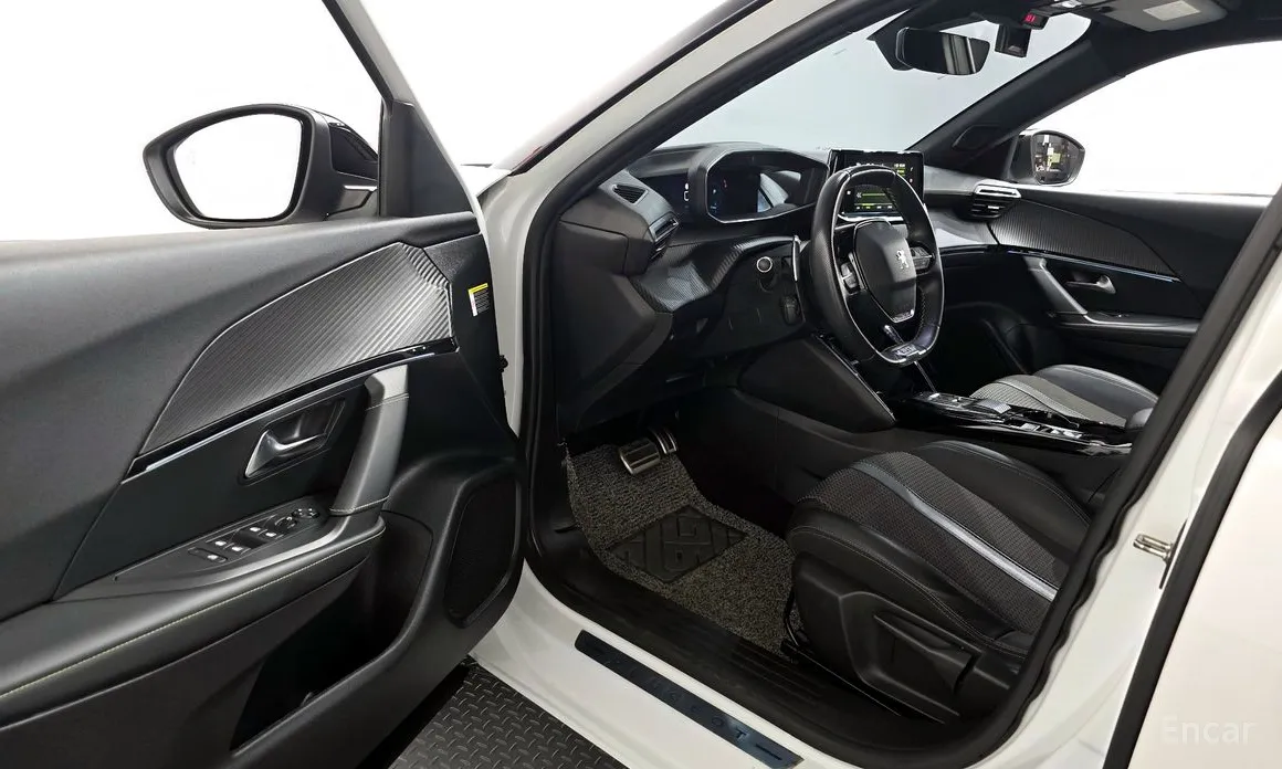 Фото 10 - Peugeot 2008