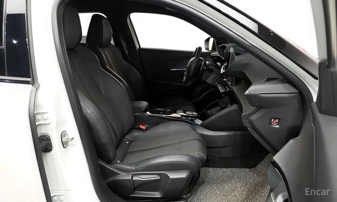 Фото 11 - Peugeot 2008