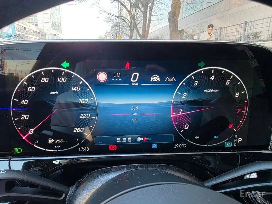 Фото 10 - Mercedes-Benz E-Class