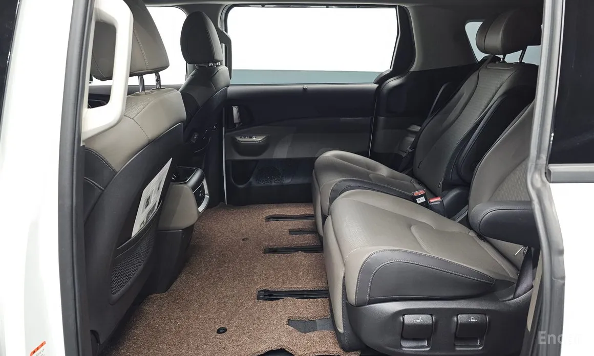 Фото 12 - Kia Carnival