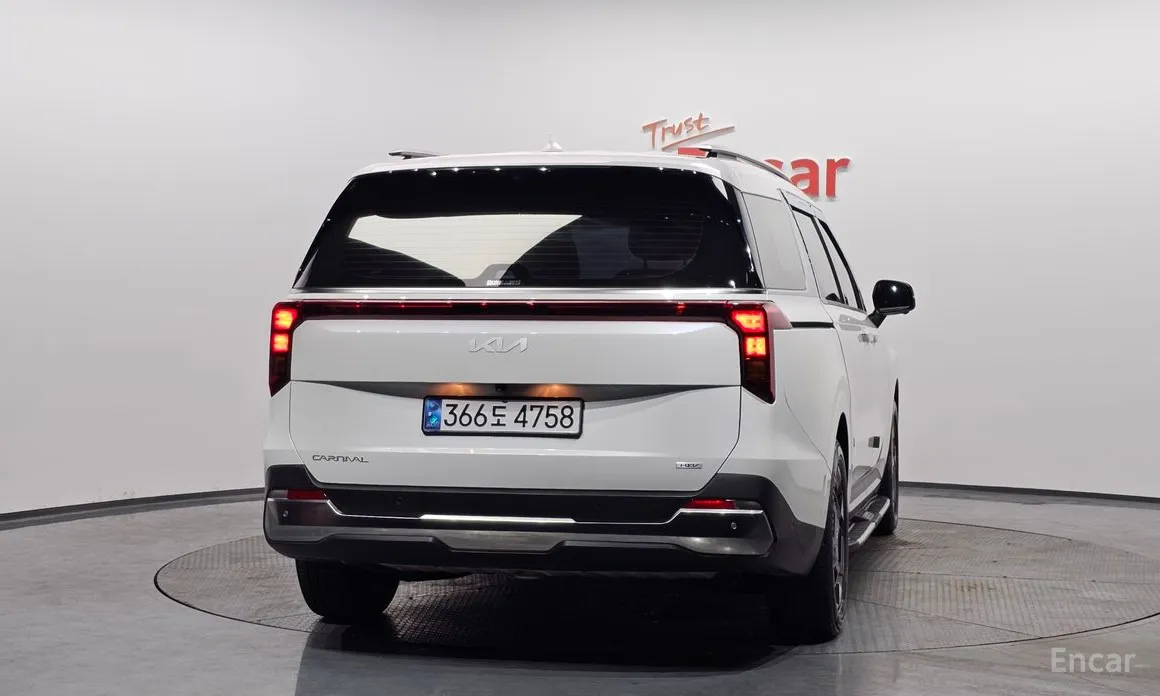 Фото 4 - Kia Carnival