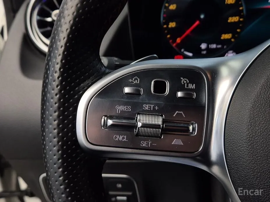 Фото 20 - Mercedes-Benz GLA-Class