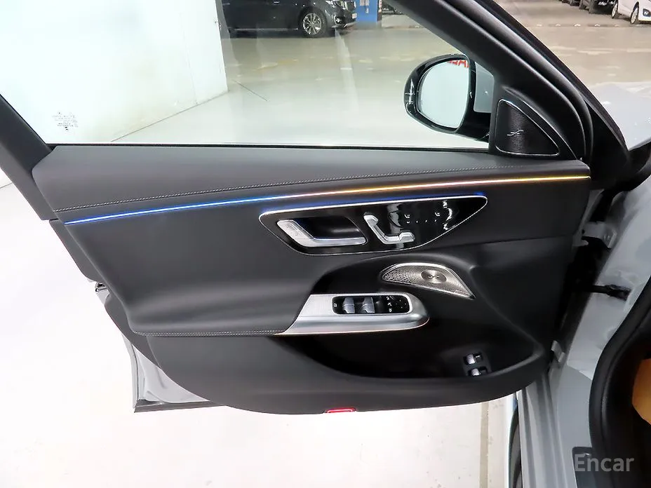 Фото 13 - Mercedes-Benz E-Class