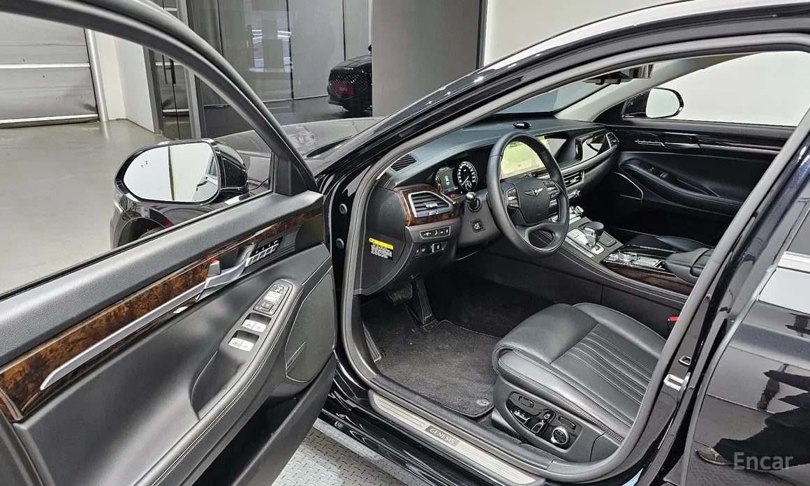 Фото 10 - Genesis G90