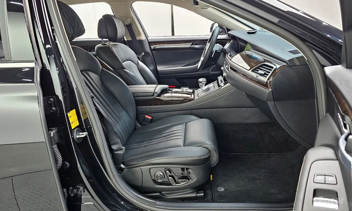 Фото 11 - Genesis G90