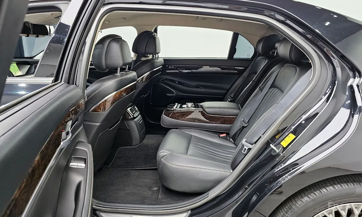 Фото 12 - Genesis G90