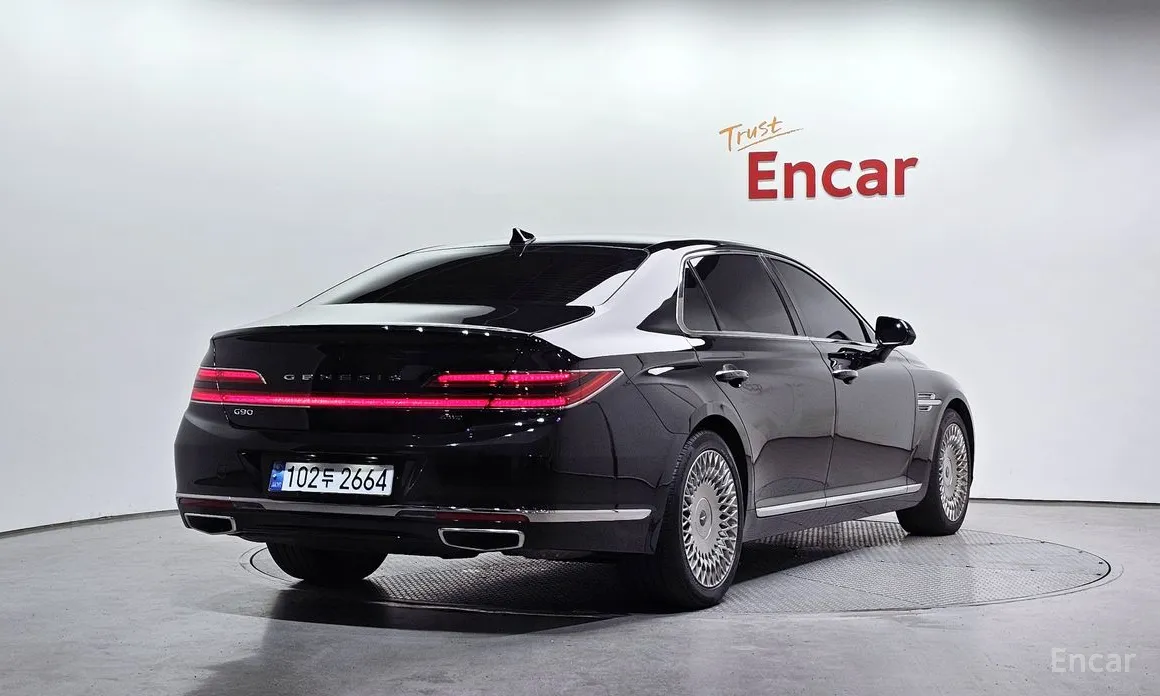 Фото 2 - Genesis G90