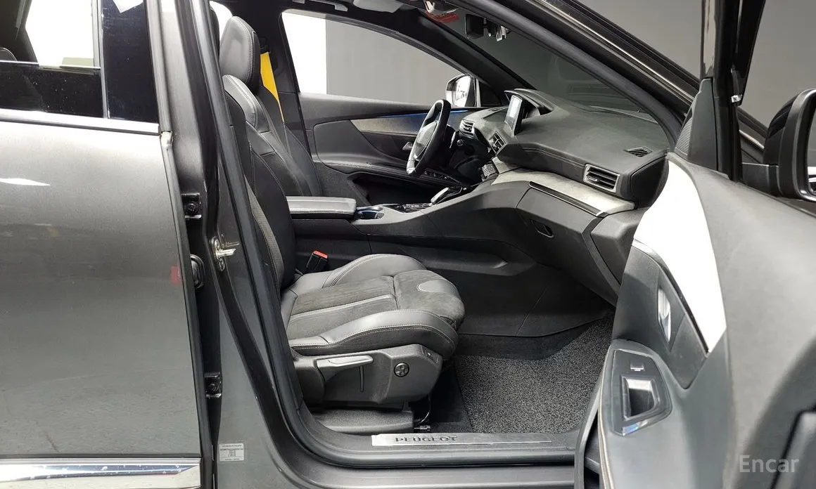 Фото 11 - Peugeot 5008