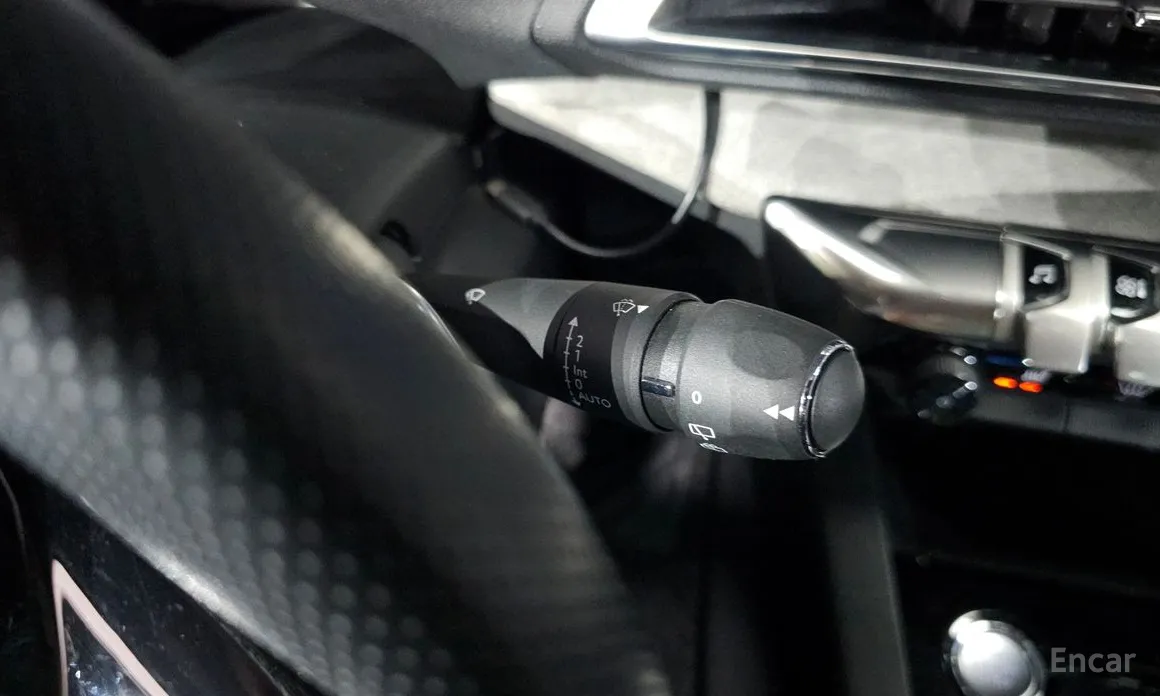 Фото 18 - Peugeot 5008