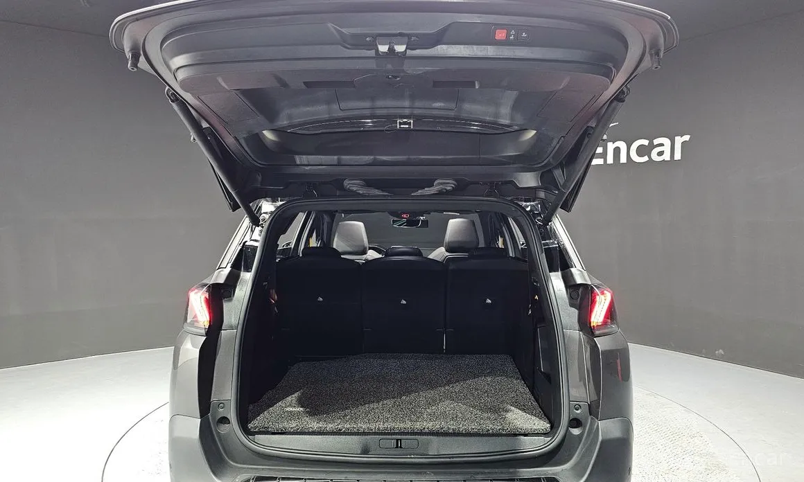 Фото 20 - Peugeot 5008