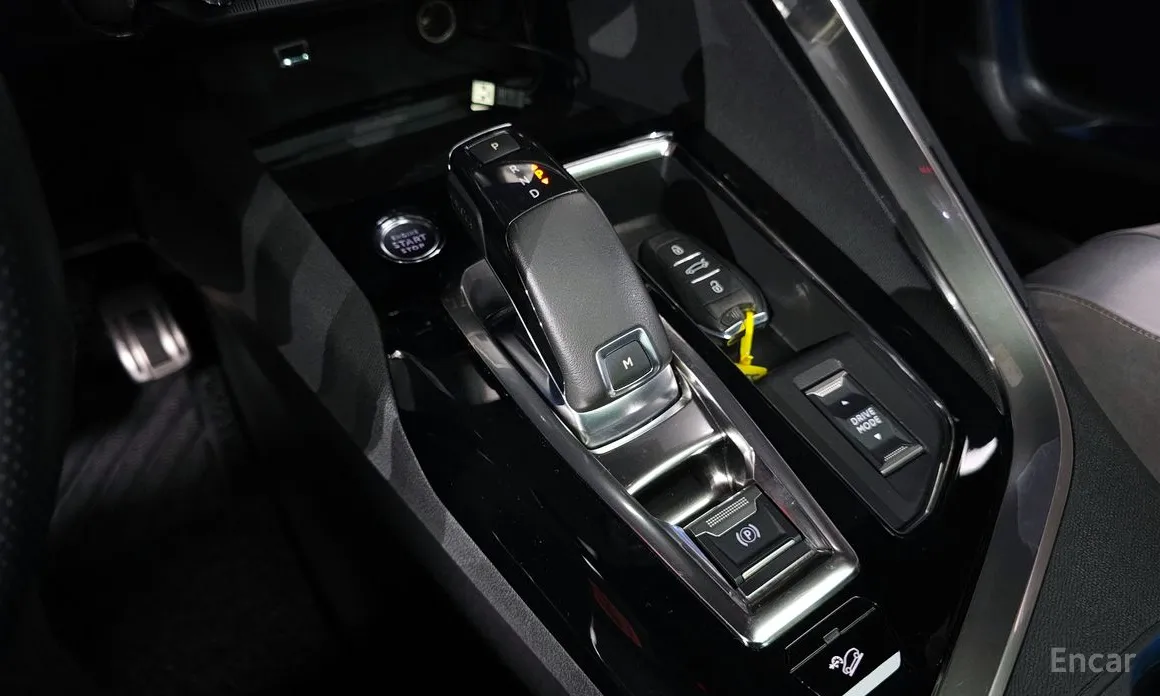 Фото 9 - Peugeot 5008