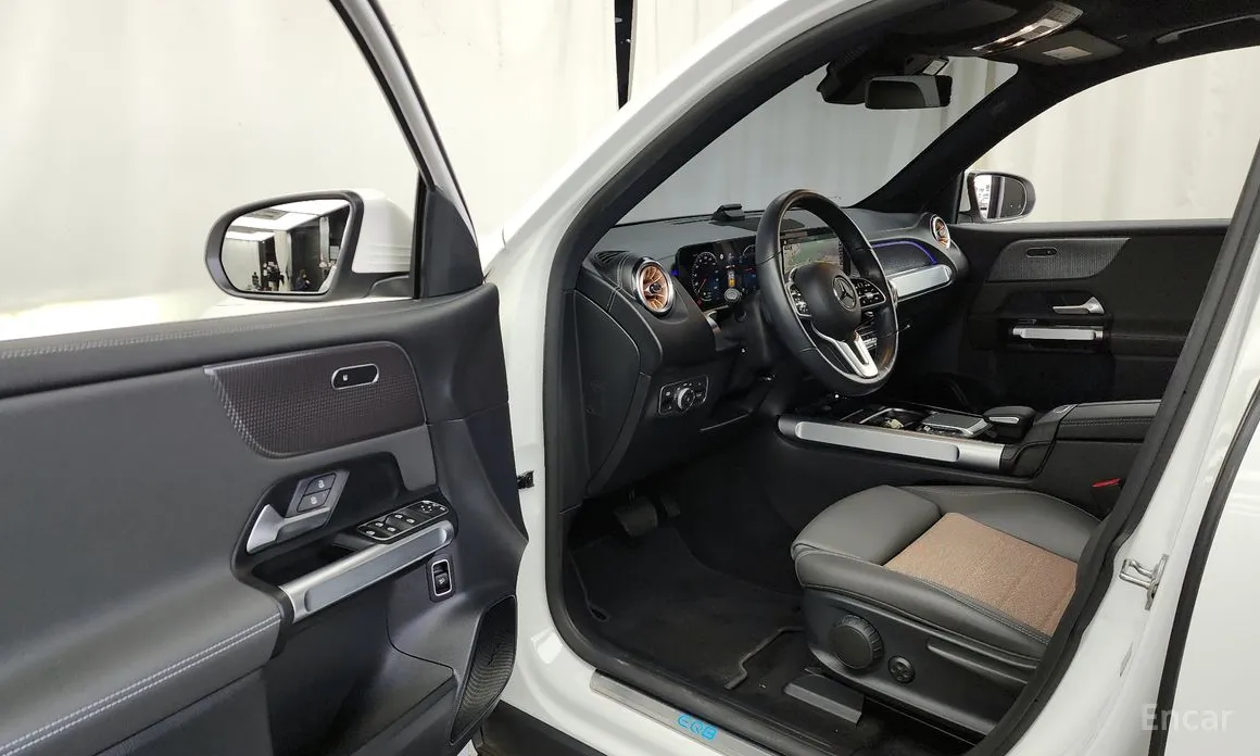 Фото 10 - Mercedes-Benz EQB