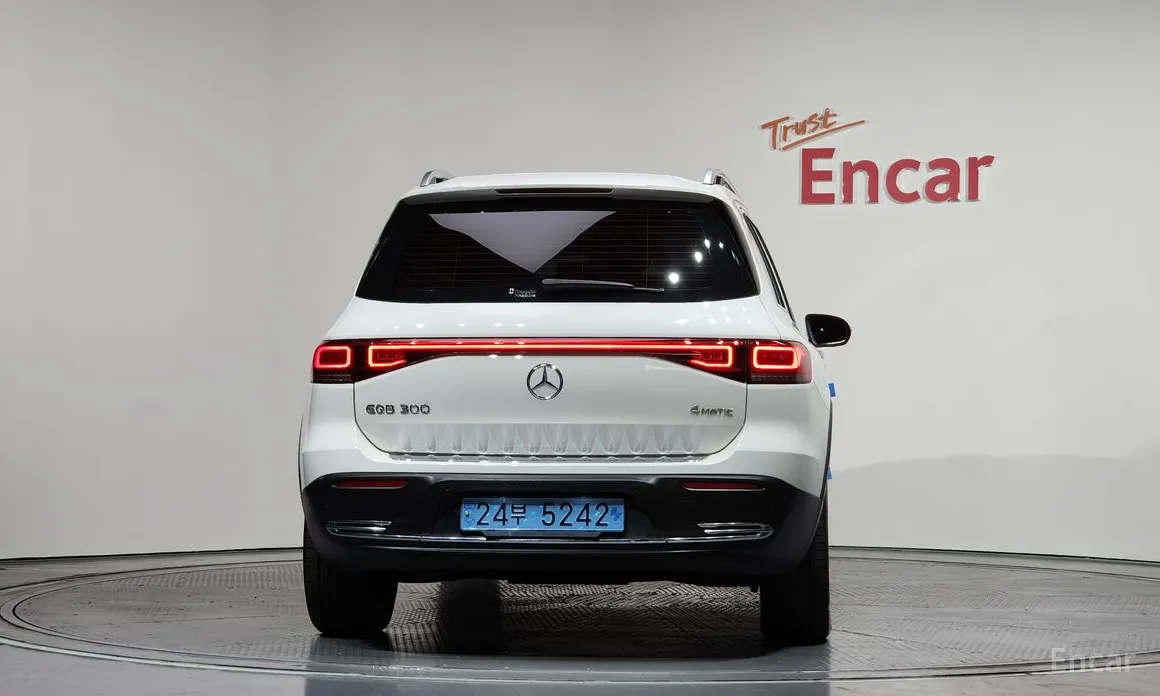 Фото 4 - Mercedes-Benz EQB