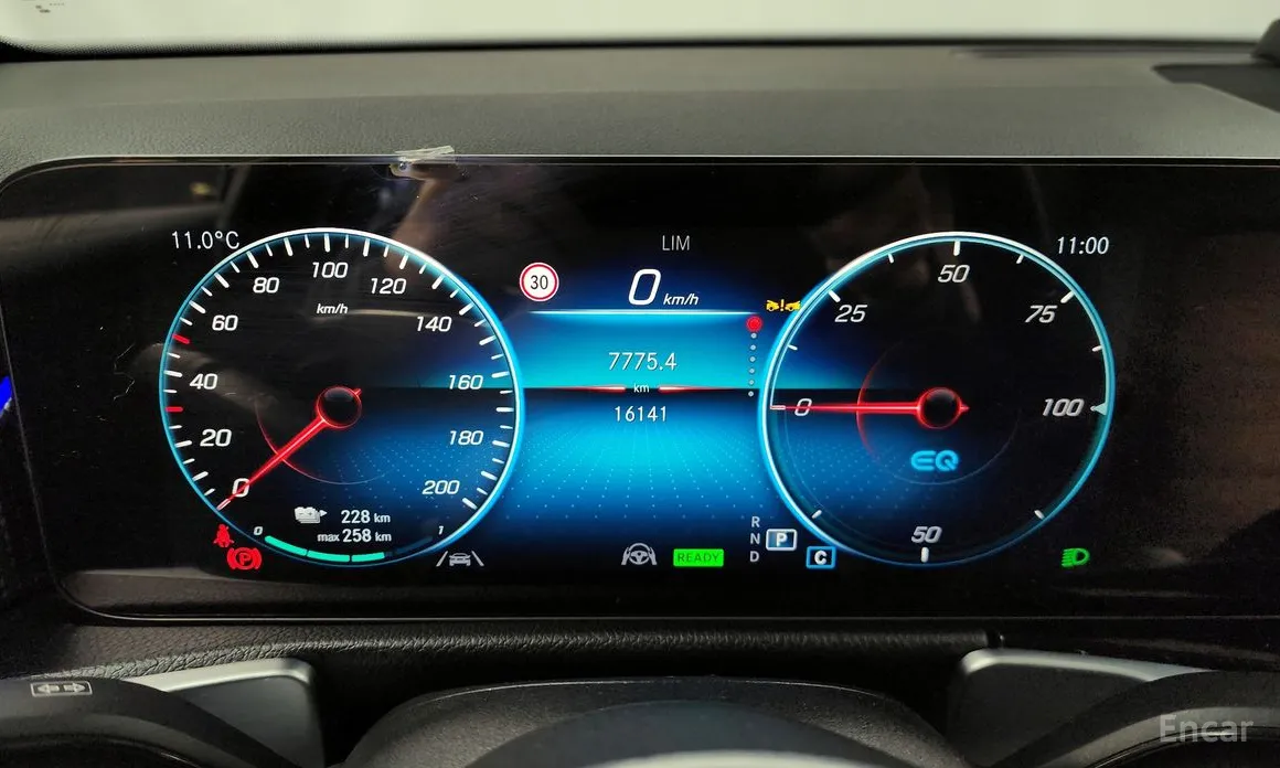 Фото 8 - Mercedes-Benz EQB