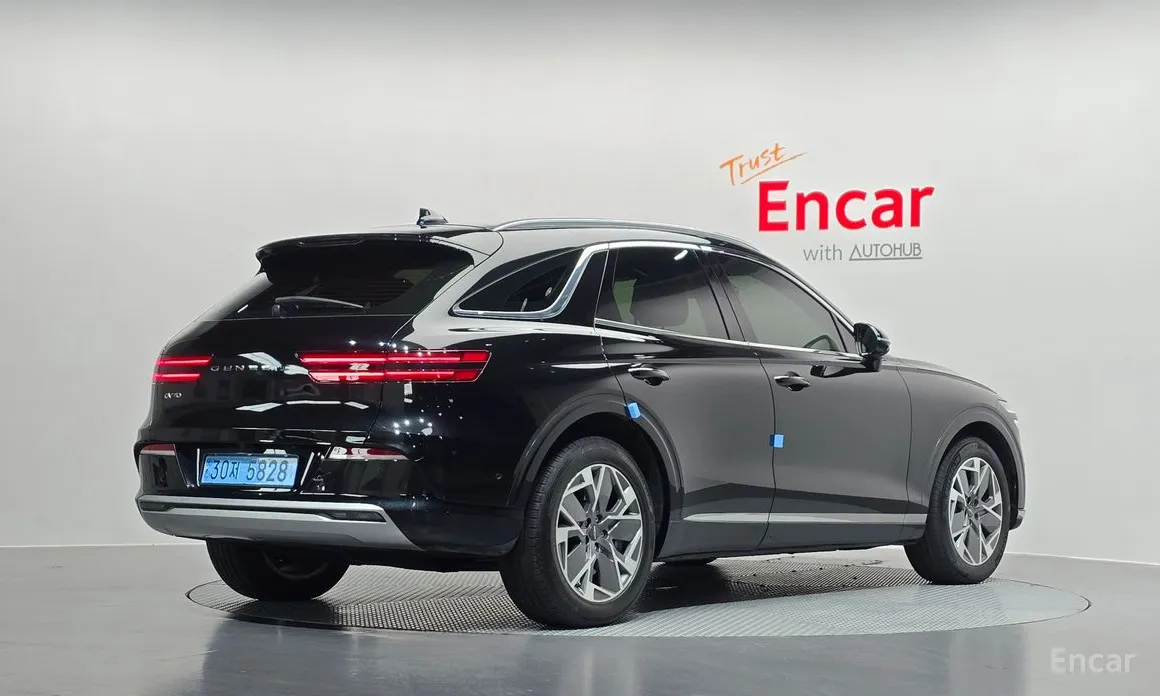 Фото 2 - Genesis GV70